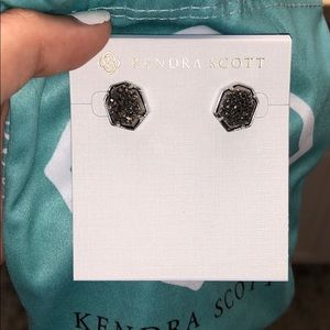 Kendra Scott Taylor earrings